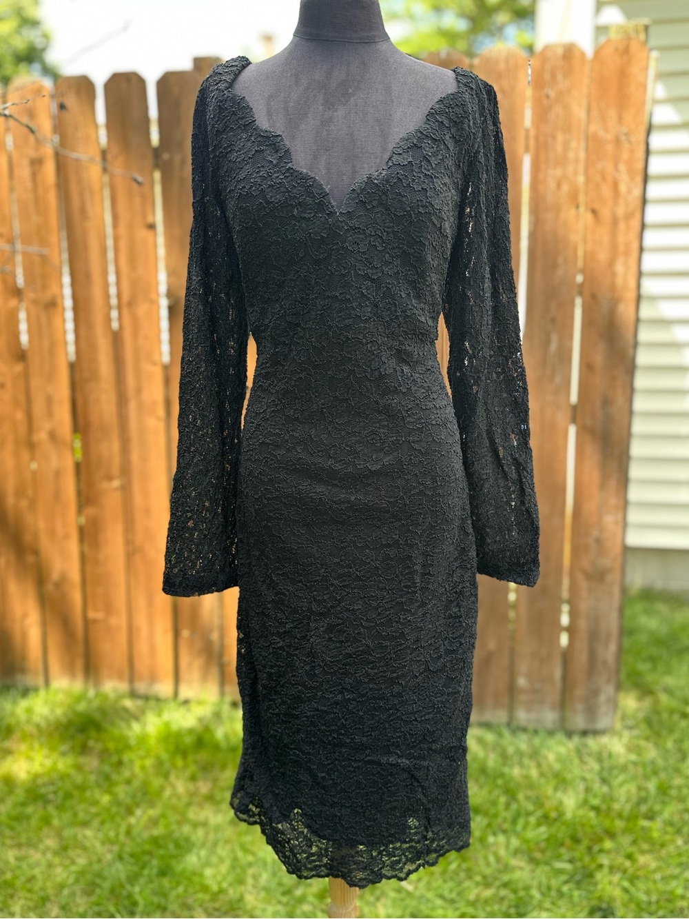 Vintage midnight glo Black Lace Long-Sleeve V-Neck Sheath Dress